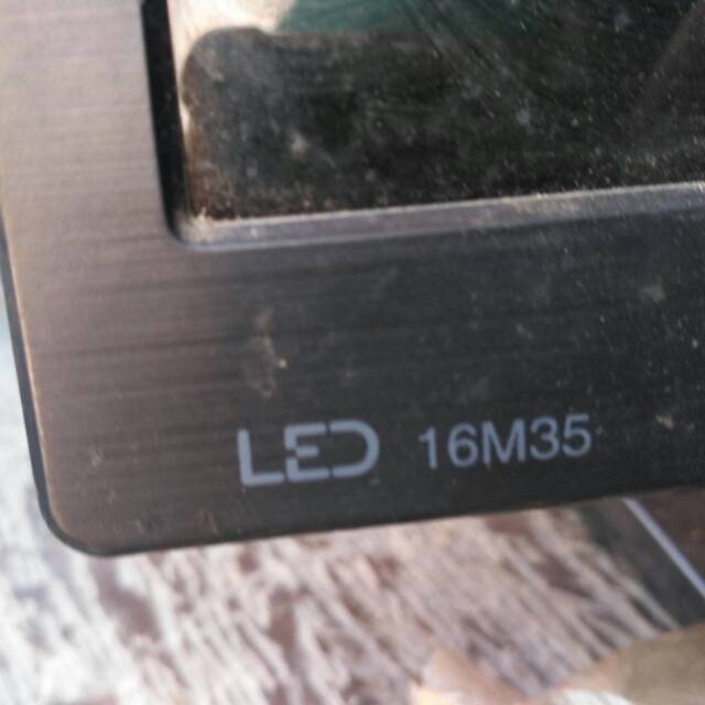 LED Monitor komputer merk LG 16 inchi wide