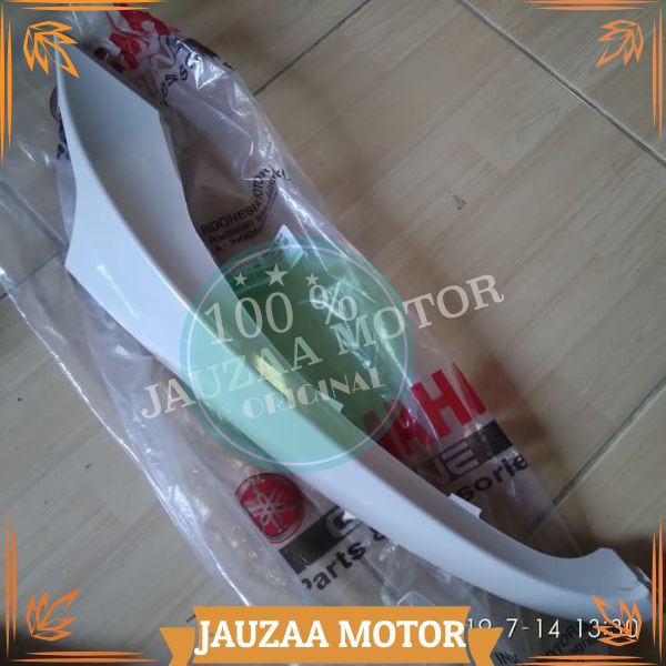 dek bawah kanan cover under 3 Fino 125 premium putih mutiara. BJ8-F837D-00-P3 ORIGINAL