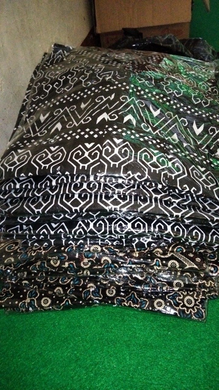 Baju Batik Pria Hitam Manis