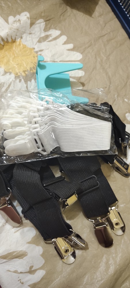 4 Pcs Penjepit Pengencang Merapikan Sprei Tali Segitiga Sheet Grips – Hitam