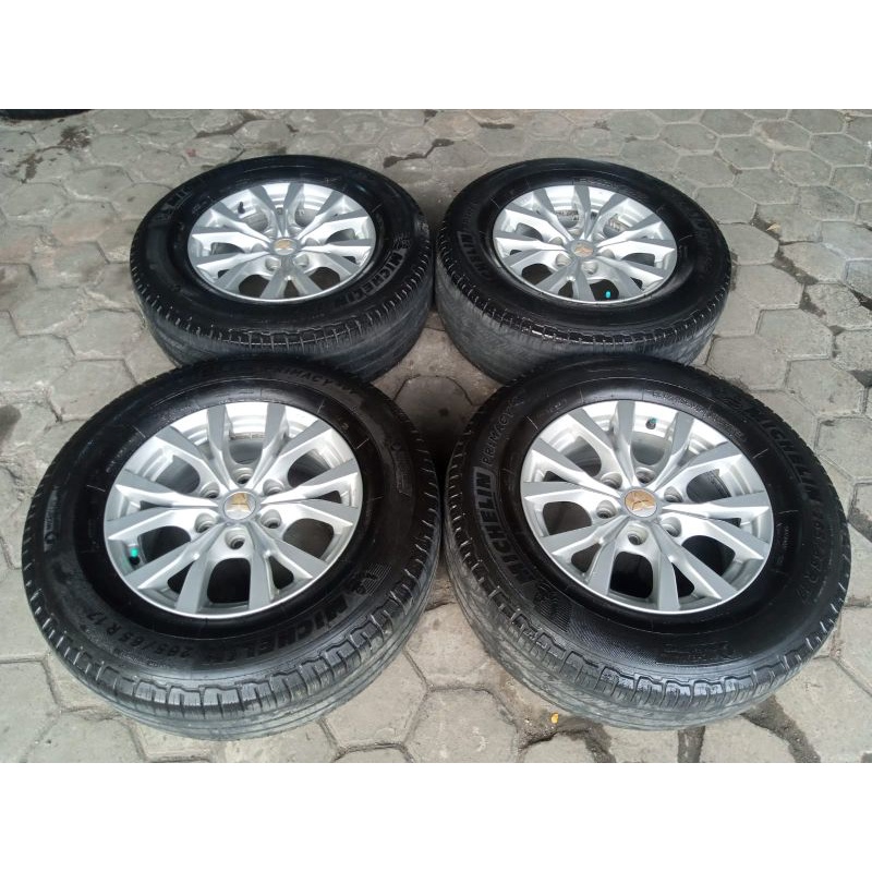 pelek Original Pajero Ring 17 +ban Michelin 265 65 R17 lebar 7,5 pcd 6x139