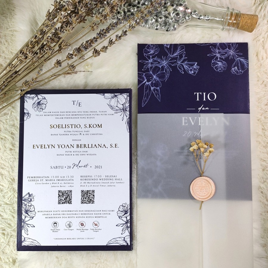 kartu Undangan Pernikahan Hardcover Biru Foil Emas