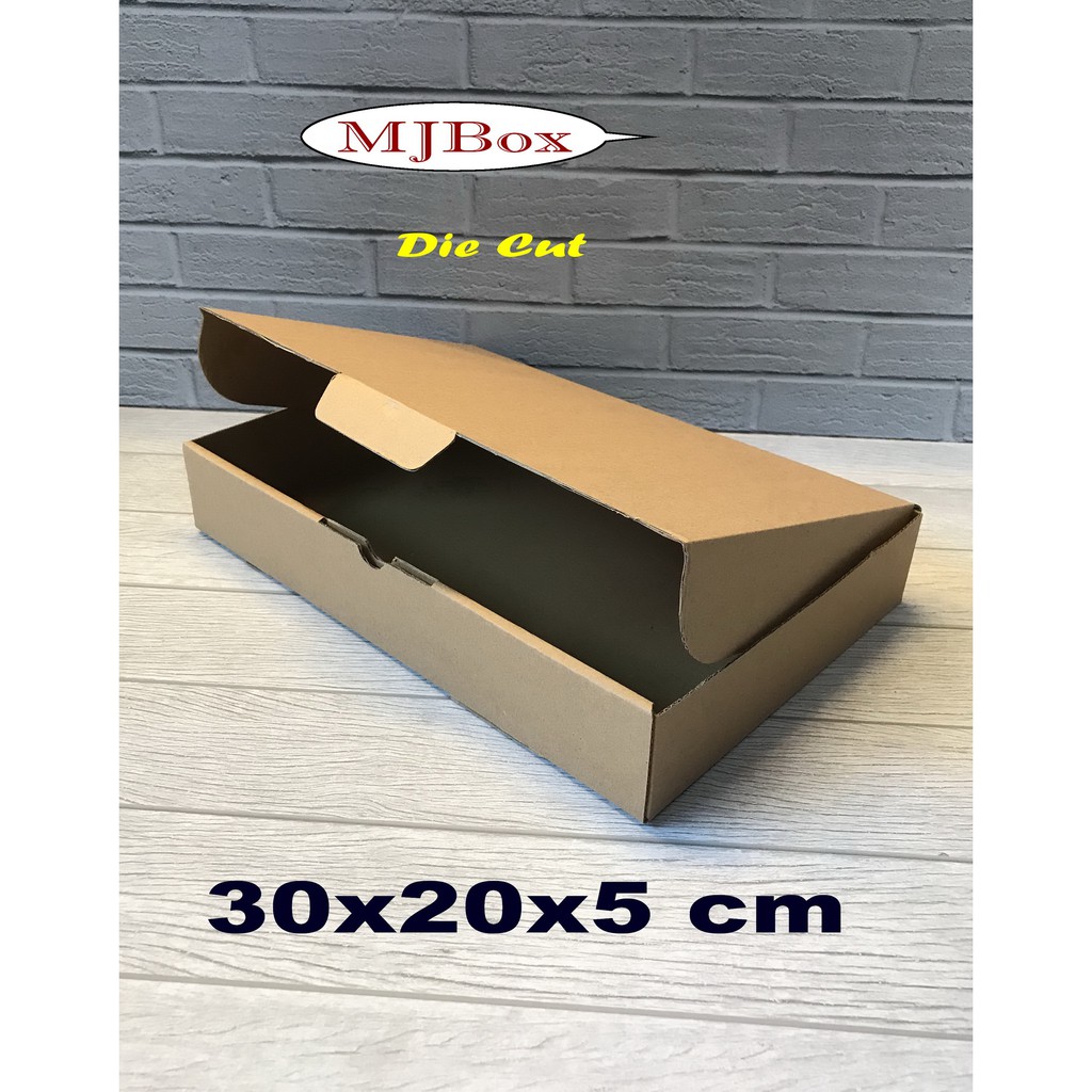 

Kardus 30 x 20 x 5 cm..Die Cut kotak untuk packing Baju - Souvenir - dll - model box pizza
