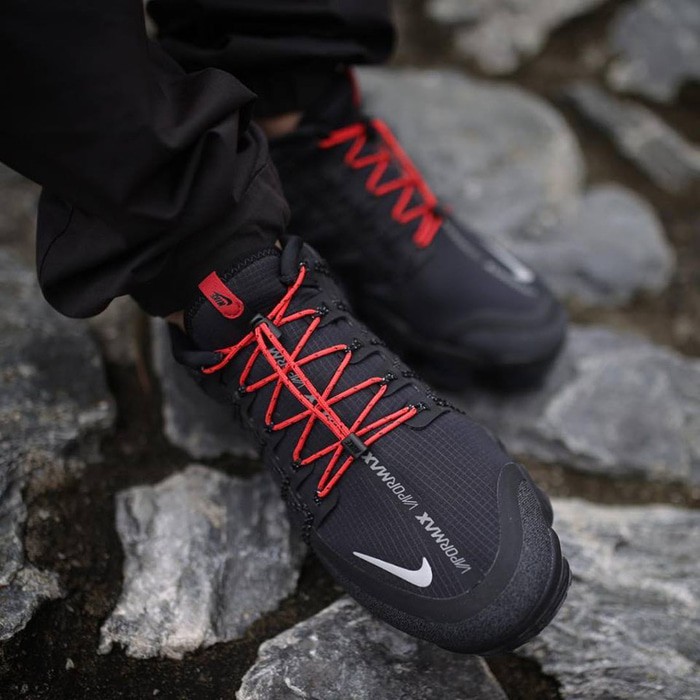 air vapormax run utility black habanero red