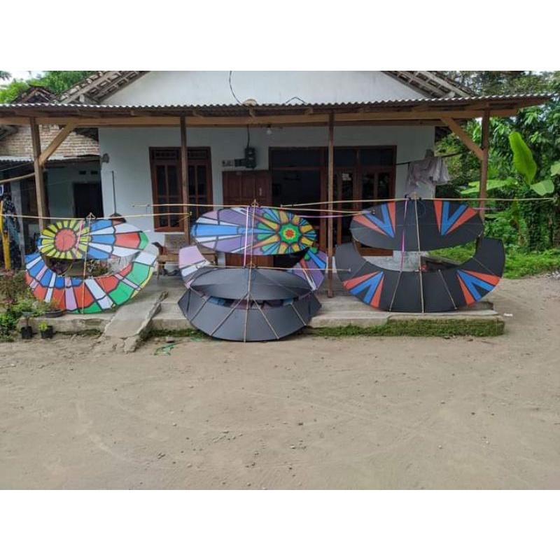 PLASTIK motif layangan pegon,( plastik motif saja,tidak ada rangka)