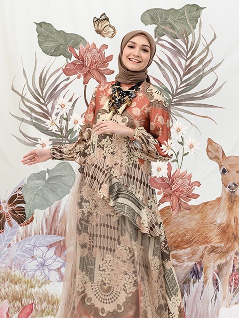 Melody Dress in Sunset - Wearing Klamby