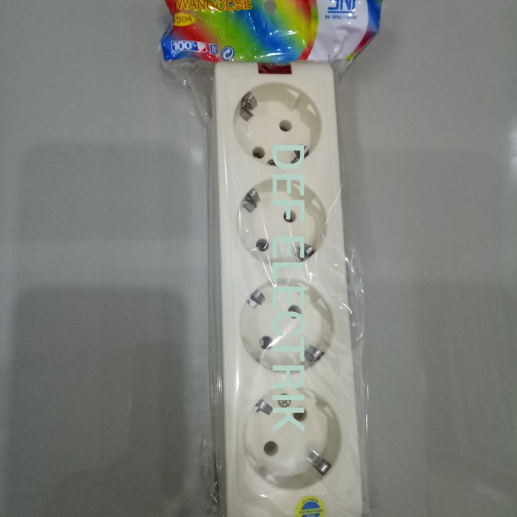 Stop kontak 4 lubang / stop kontak 4 colokan SNI