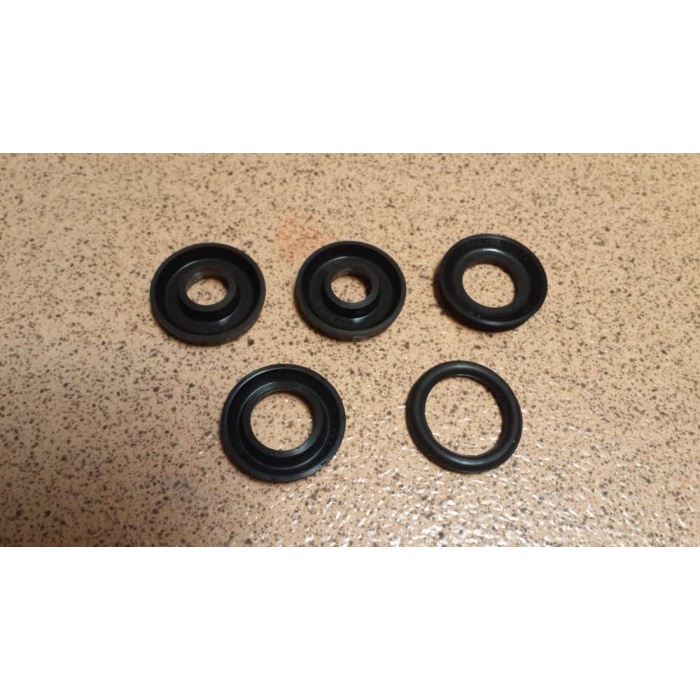 KARET SEAL MASTER REM ATAS JEEP CJ7