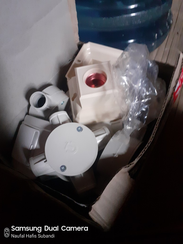 Klem Pipa Conduit 20mm / Klem Pipa Listrik