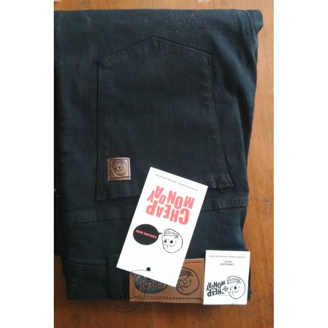 Jeans pria slim fit