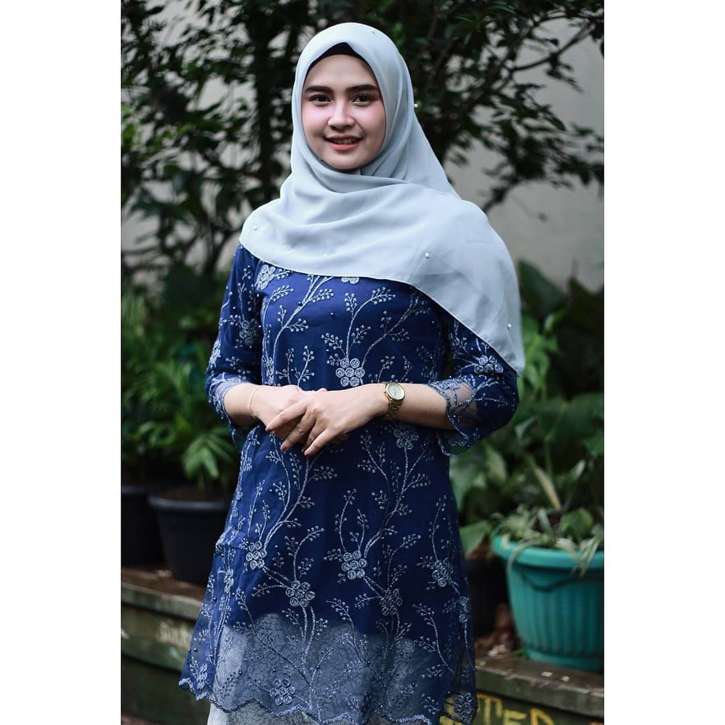 Baju kurung Naumi