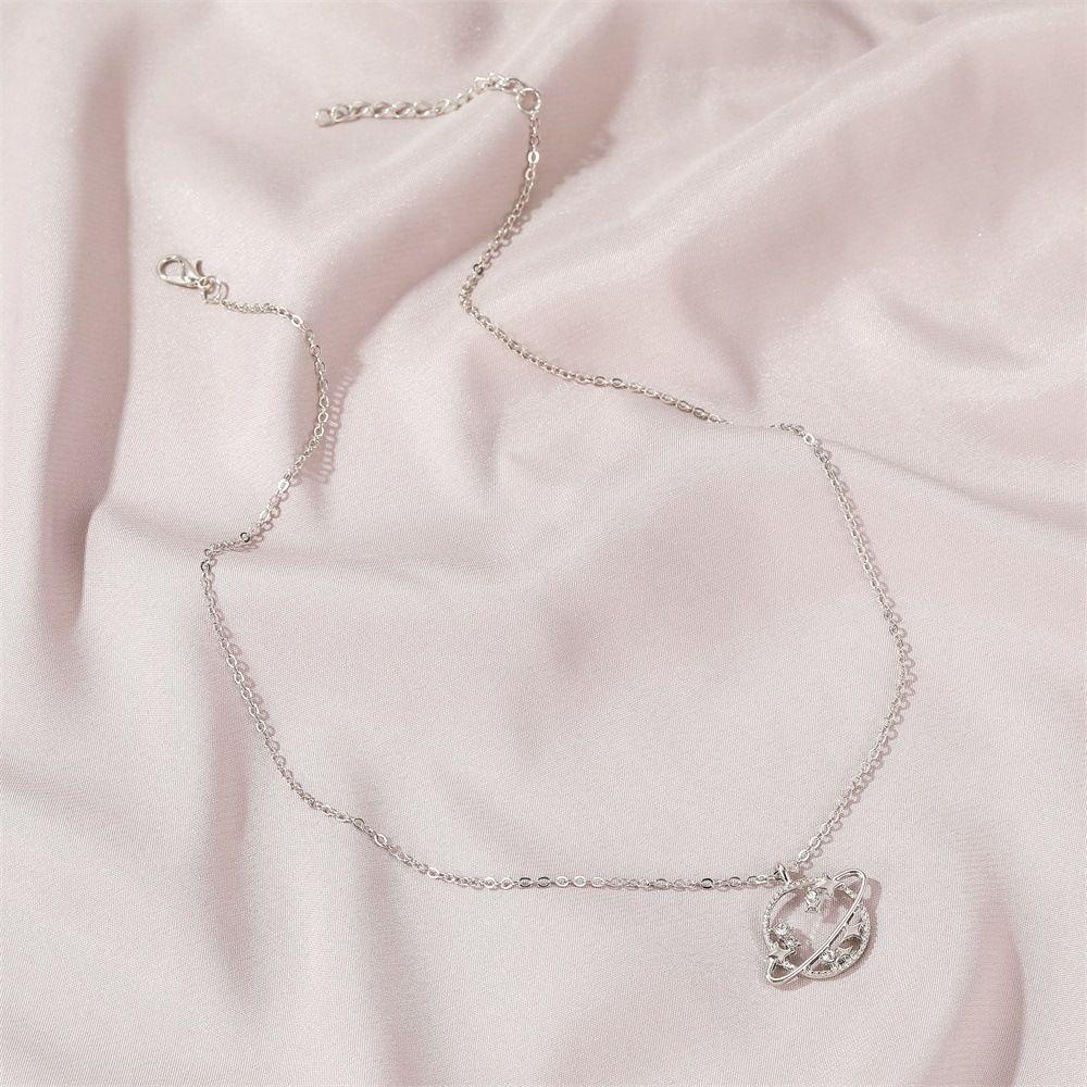 R-flower Planet Necklace Gift Set of Chains Kesederhanaan Bergaya Berongga Keluar