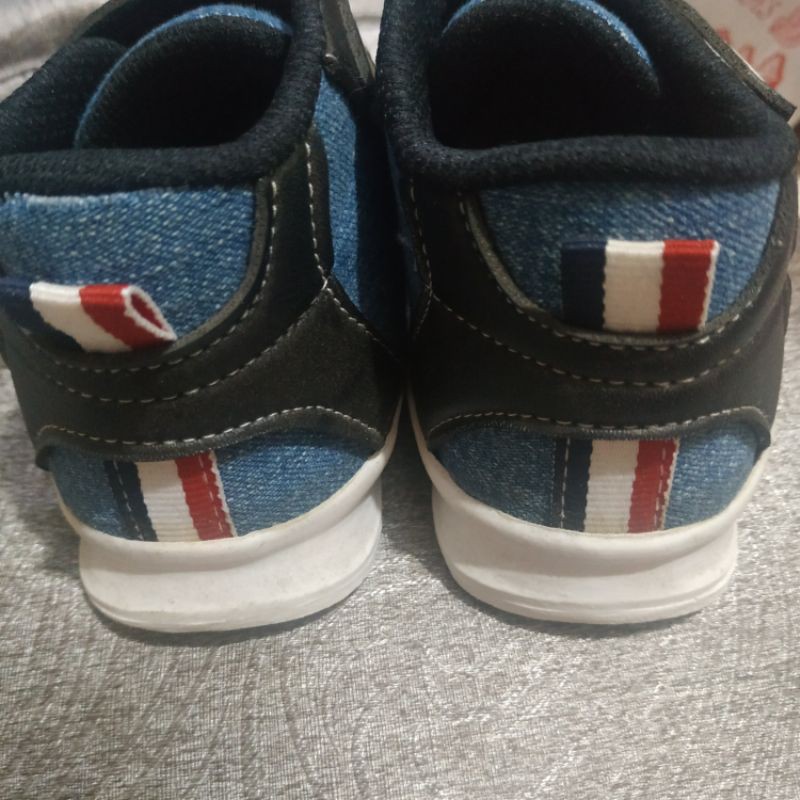 sepatu anak