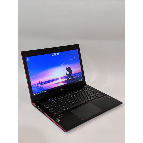 laptop ultrabook slim/tipis Fujitsu lifebook uh554 - core i7 - ram 8gb - 256gb - laptop bekas