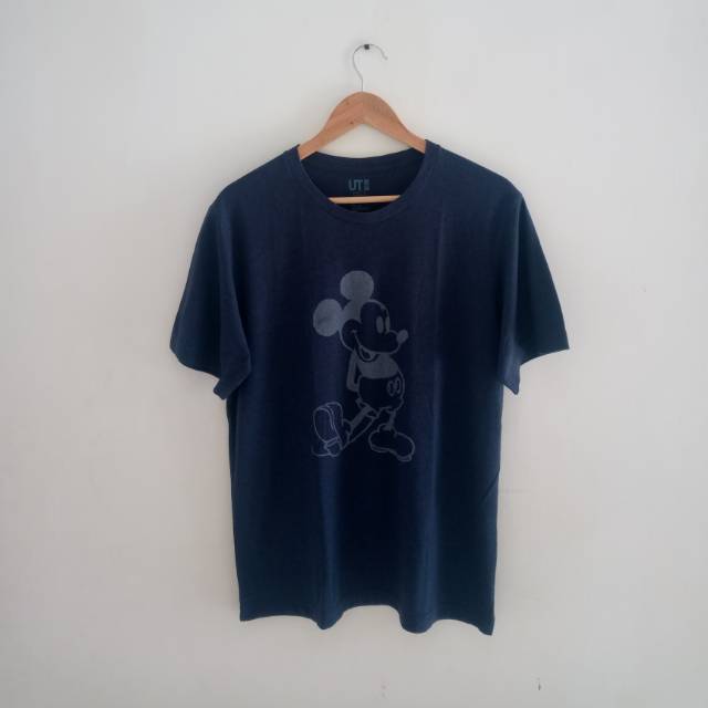 kaos uniqlo mickey mouse