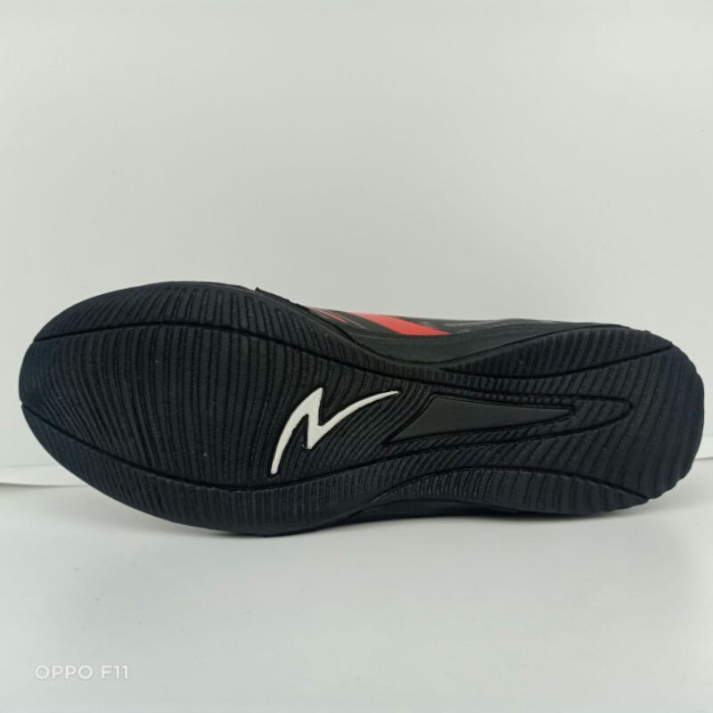 sepatu futsal SPECS accelerator slaz pro
