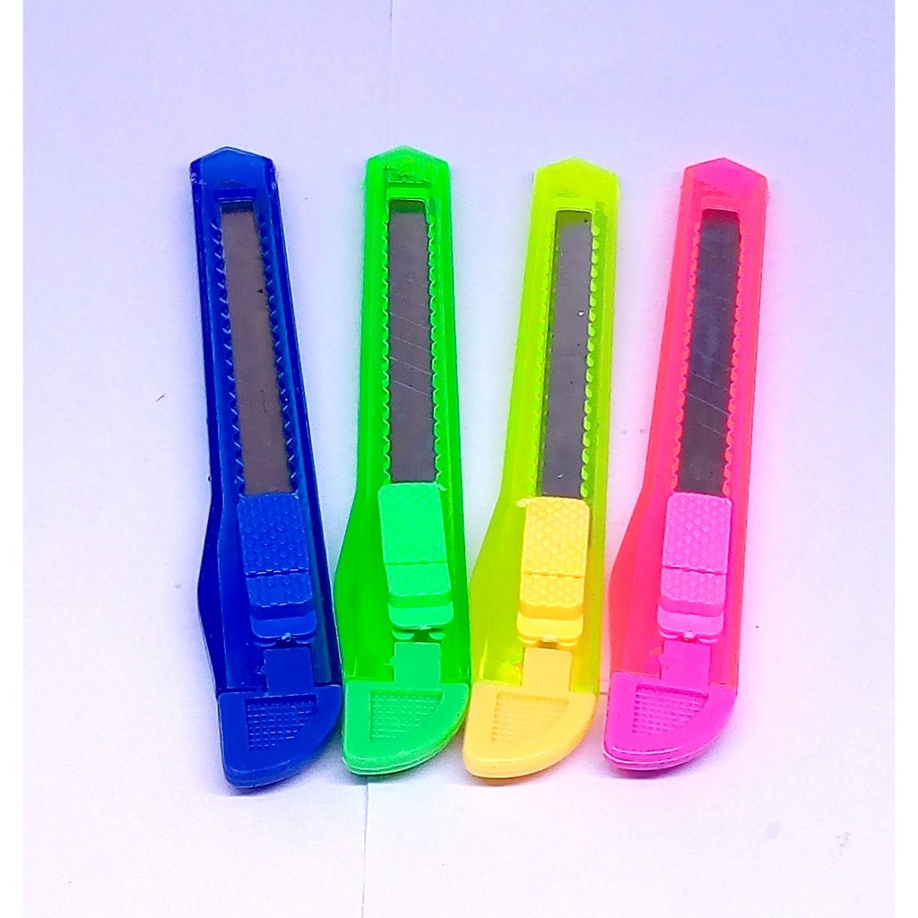 

Cutter Kecil Murah - 12.8 x 2 cm ( Satuan )