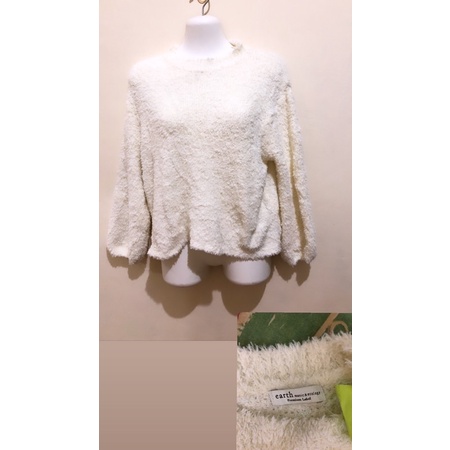 Rajut Bulu Fuzzy | Earth music | sweater lengan balon
