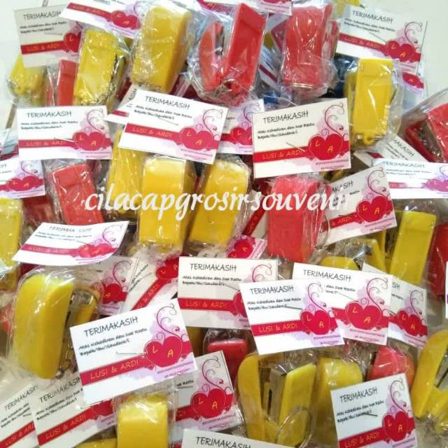 

Souvenir Pernikahan Murah Ganci Steples Packing Plastik Minimal Order 100 Pcs