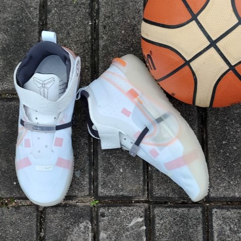 SEPATU BASKET KOBE AD NXT FF WHITE BLANC
