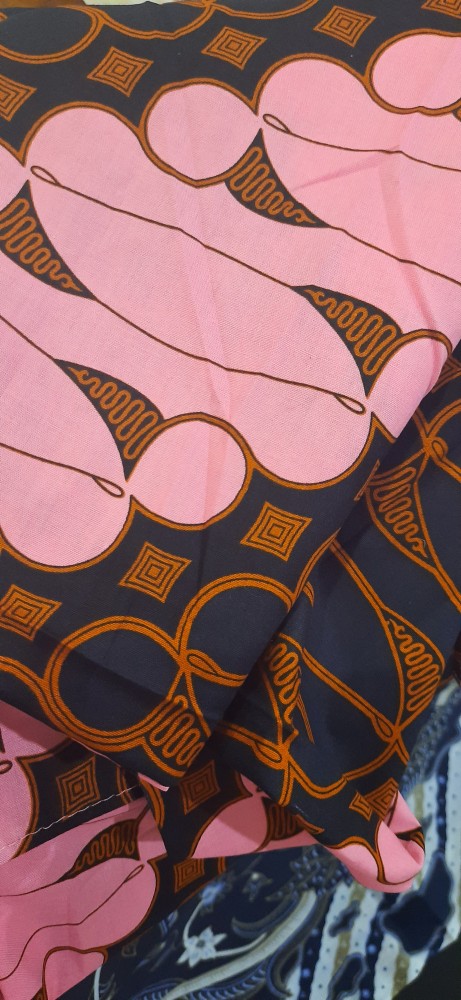 Kain Batik Solo Motif Parang Barong Warna Pink