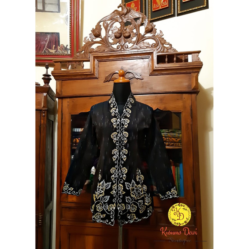 Kebaya Lurik Polos Hujan Gerimis Bordir Benang Emas l Kusumo Dewi Boutique