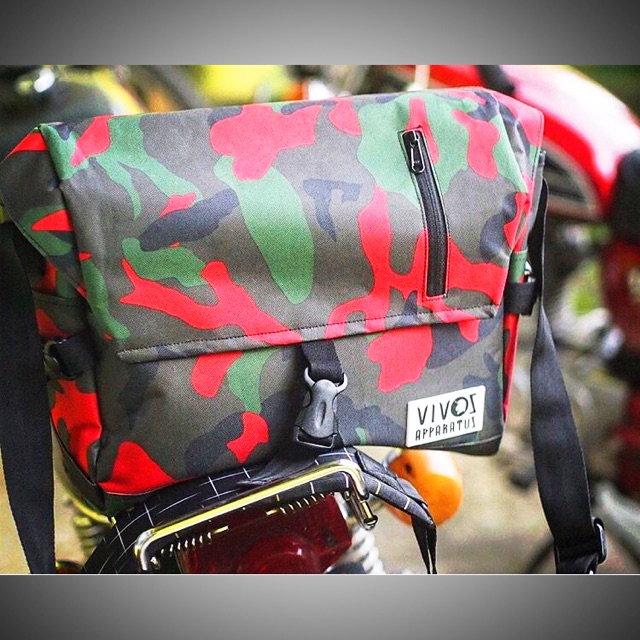 Tas selempang modern camo