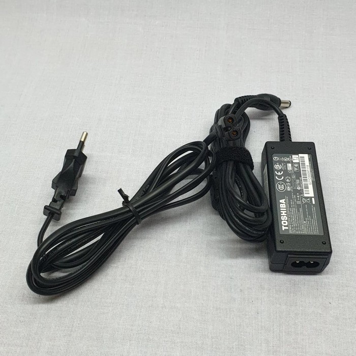 ORI Adaptor charger toshiba 19v 1,58a 19v 1.58a nb500 nb520 NB300 original