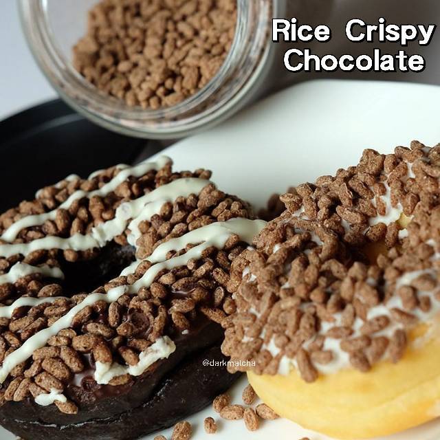 

rice krispy sereal cokelat beras crispy cereal topping makanan manis dessert kafe snack susu bubuk