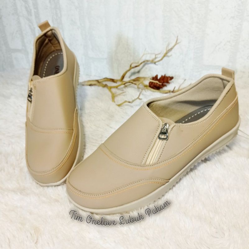 One Love sepatu wanita metis resleting original Onelove warna krem ready Sumut Medan bonus kaos kaki