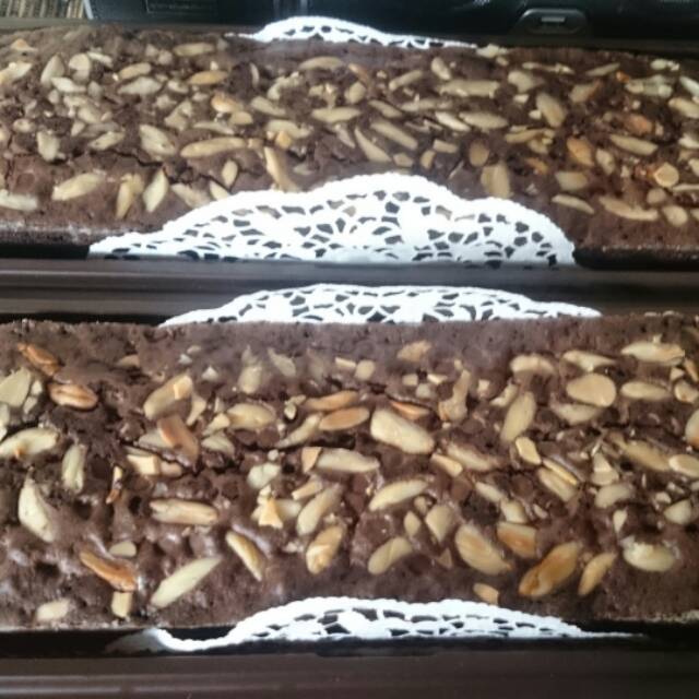 

Brownies triple coklat kenari