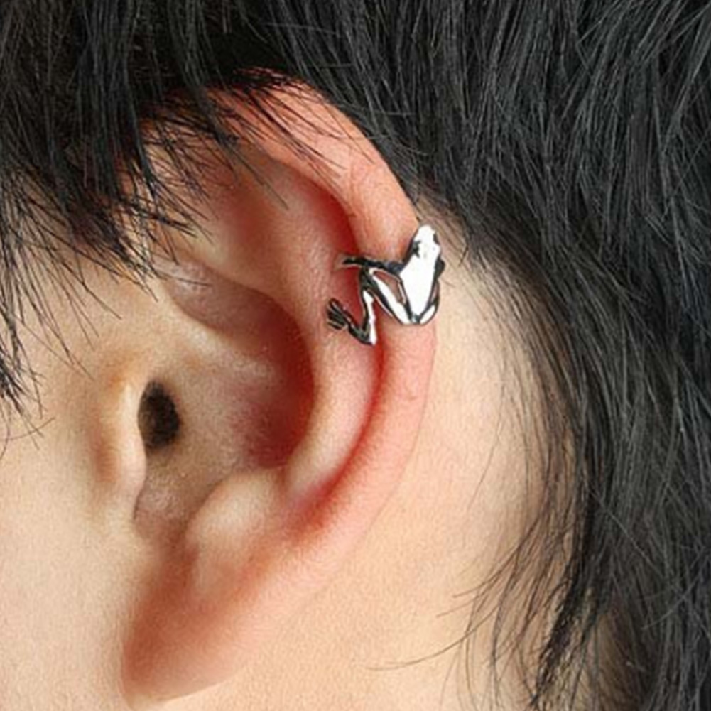 Anting Klip Tulang Rawan Telinga Bahan Stainless Steel Desain Katak Merangkak Untuk Wanita