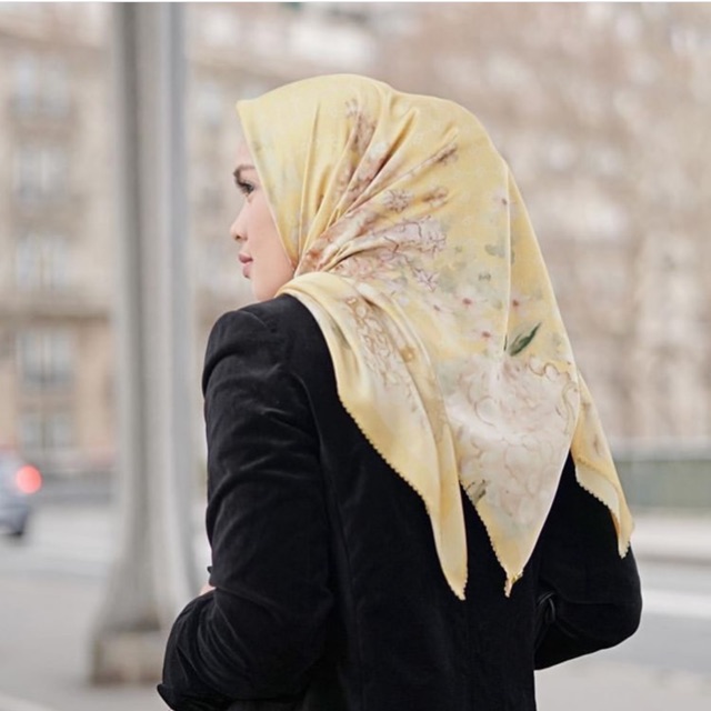 Preloved Buttonscarves Hydrangea Jaune