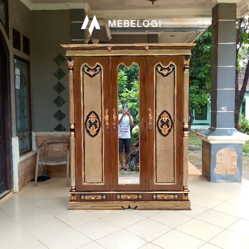LEMARI PELURU PINTU TIGA JATI / LEMARI KAYU JATI JEPARA / LEMARI PAKAIAN UKIR JATI JEPARA