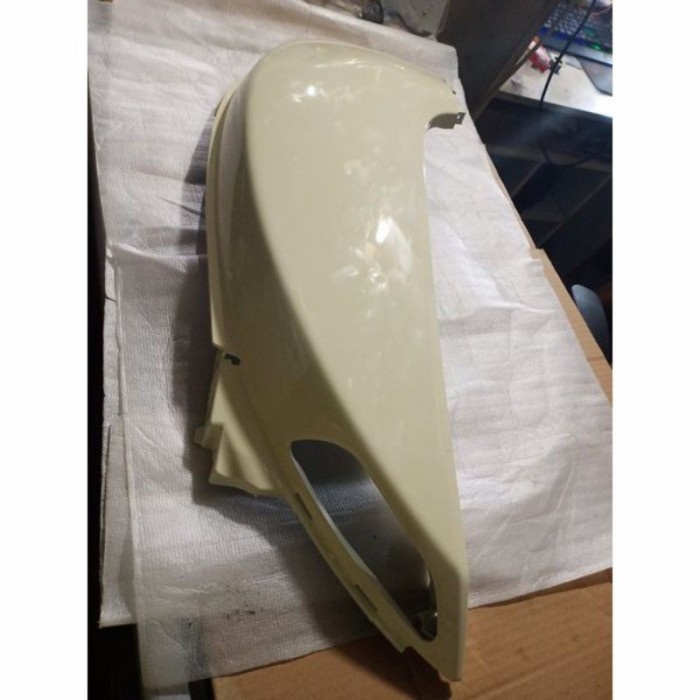 body belakang scoopy K16 2013-2016 original kanan krem