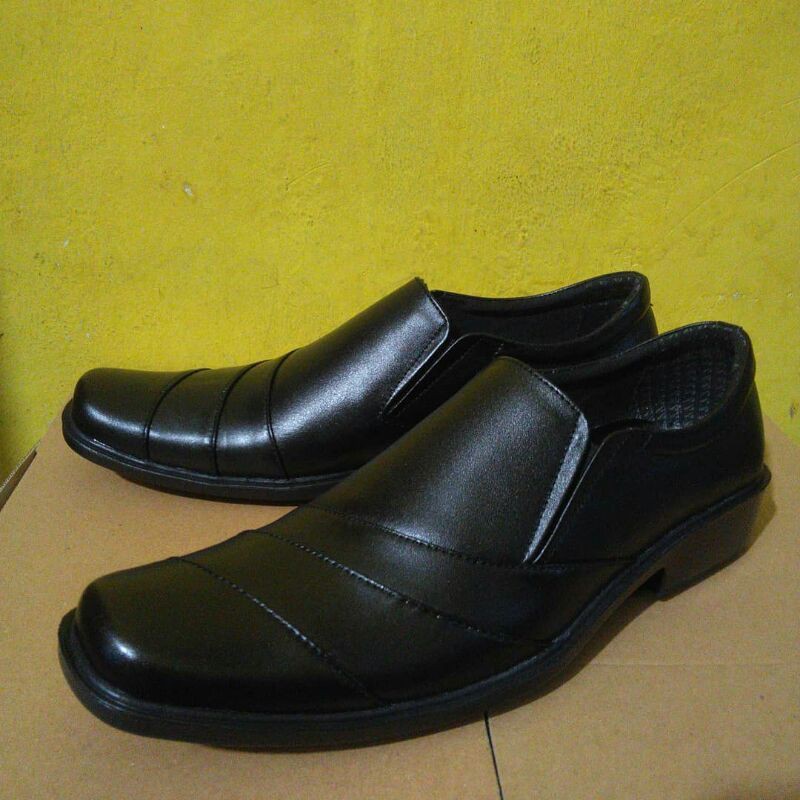 Sepatu Pentofel Kulit Sukaregang Garut