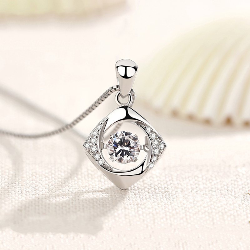 [Ready Stock]Fashion Four-Leaf Clover Jeweled Pendant Simple Necklace