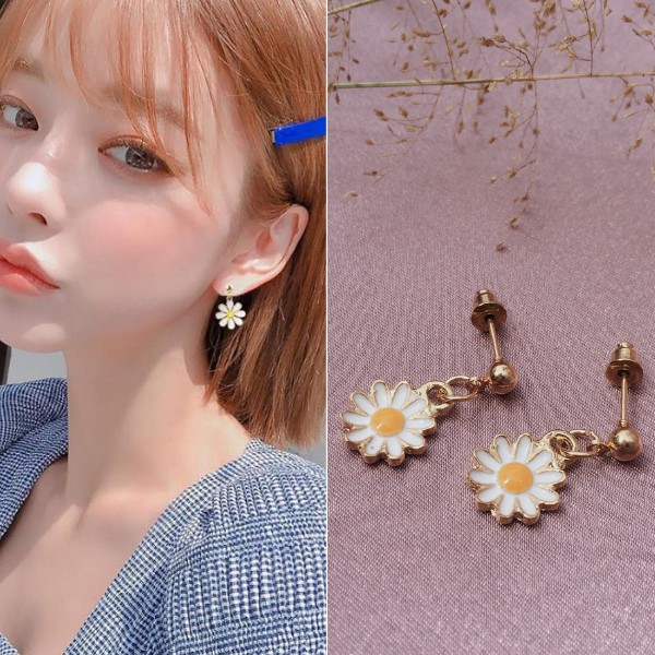 Short Daisy Earrings / Anting Wanita Impor