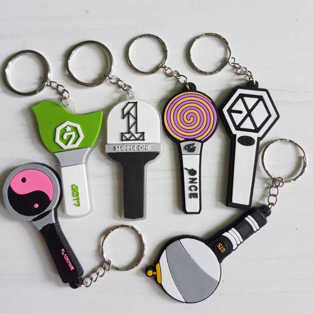 KEYCHAIN BP SUPER JUNIOR TWICE GOT7 EXO bangtan boys NCT LIGHTSTICK GANTUNGAN KUNCI KEYRING KPOP