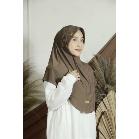 KERUDUNG HIJAB INSTAN BERGO SERUT TALI JERSEY SIZE L BY DESMONDA HIJAB