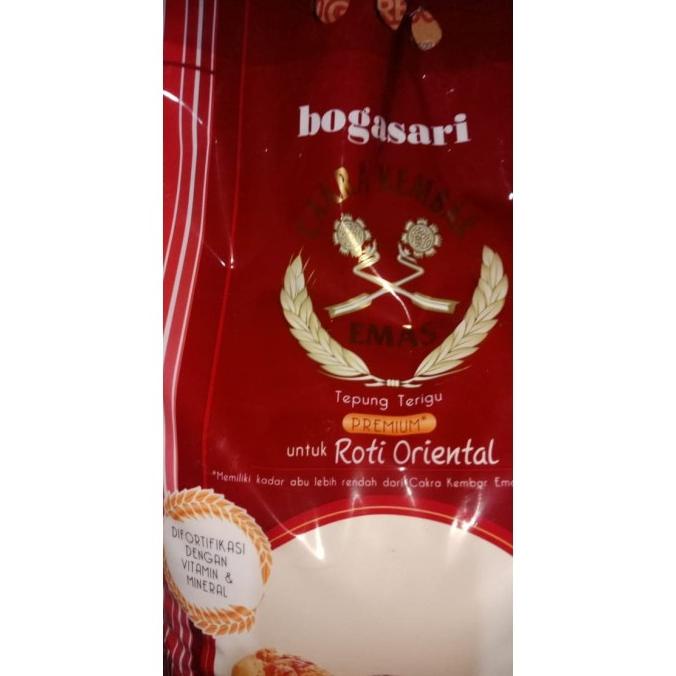 

BAYAR DITEMPAT Tepung Terigu Cakra Kembar Emas untuk Roti Oriental 5Kg
