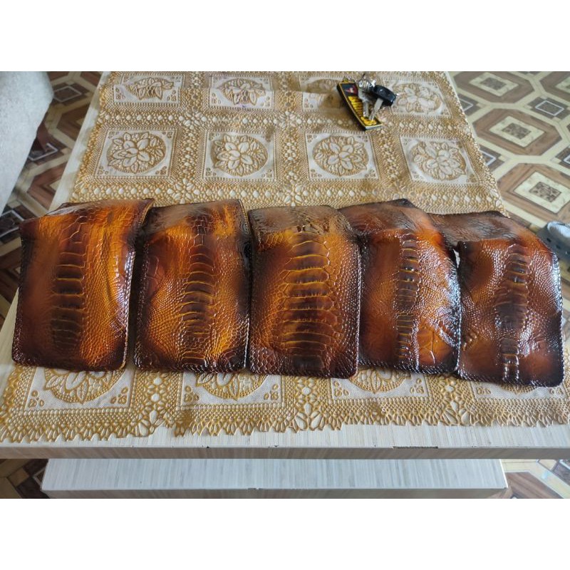 

kerajinan kulit buaya