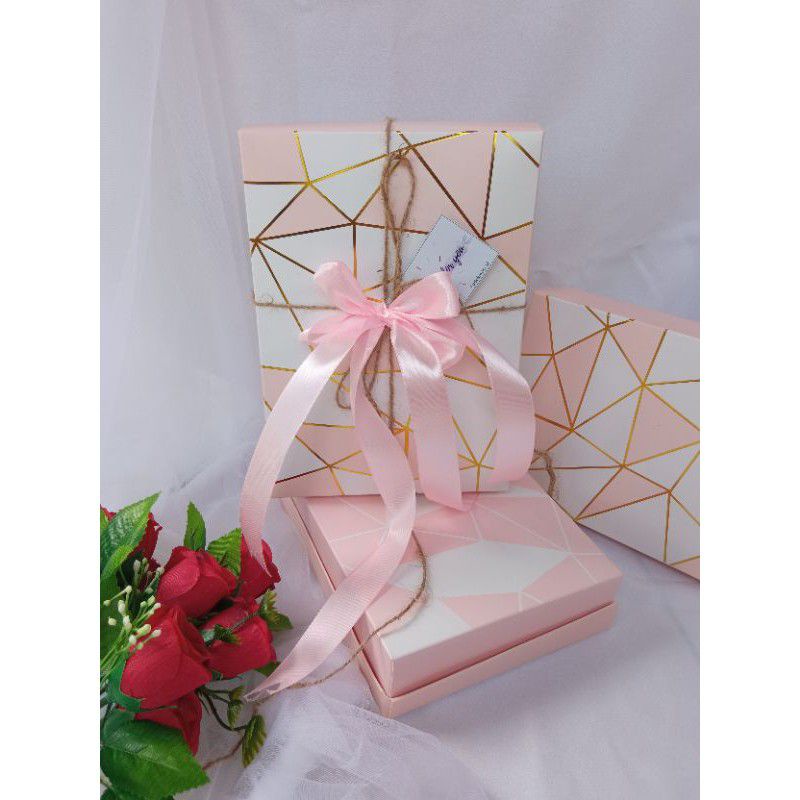 

Box Clover Tribal/box samson/box kado elegant/kotak kue/kotak kado cantik/kotak kado abstrak