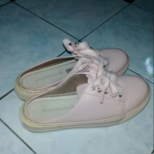 Preloved sneakers by khakikakiku