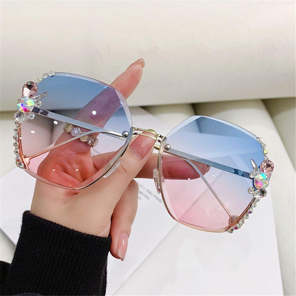 Lily Rhinestone Sunglasses Retro UV400 Cutting Lensa Wanita Kacamata Matahari