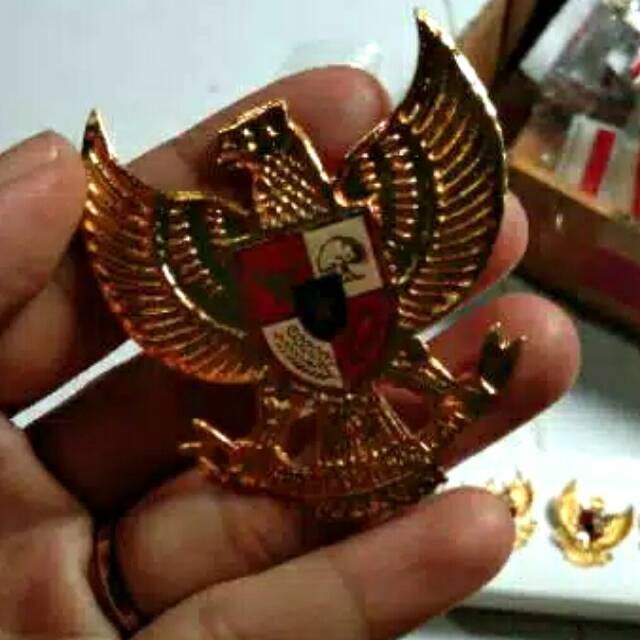 Pin garuda lapis resin eceran harga gorosir