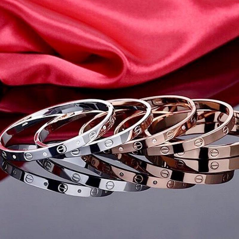  Gelang  Titanium  Steel Warna Rose Gold  dengan Hiasan 