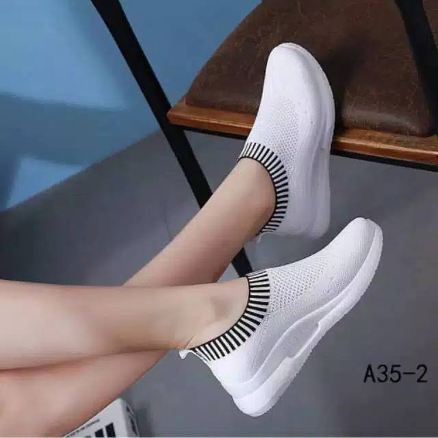 Big Sale Sepatu Slip On Wanita A352