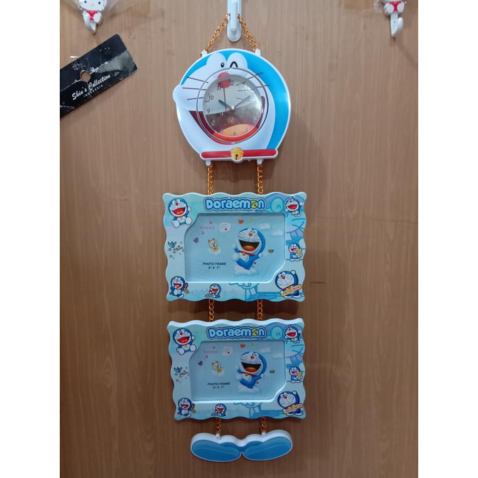 frame gantungan 2 foto plus jam doraemon