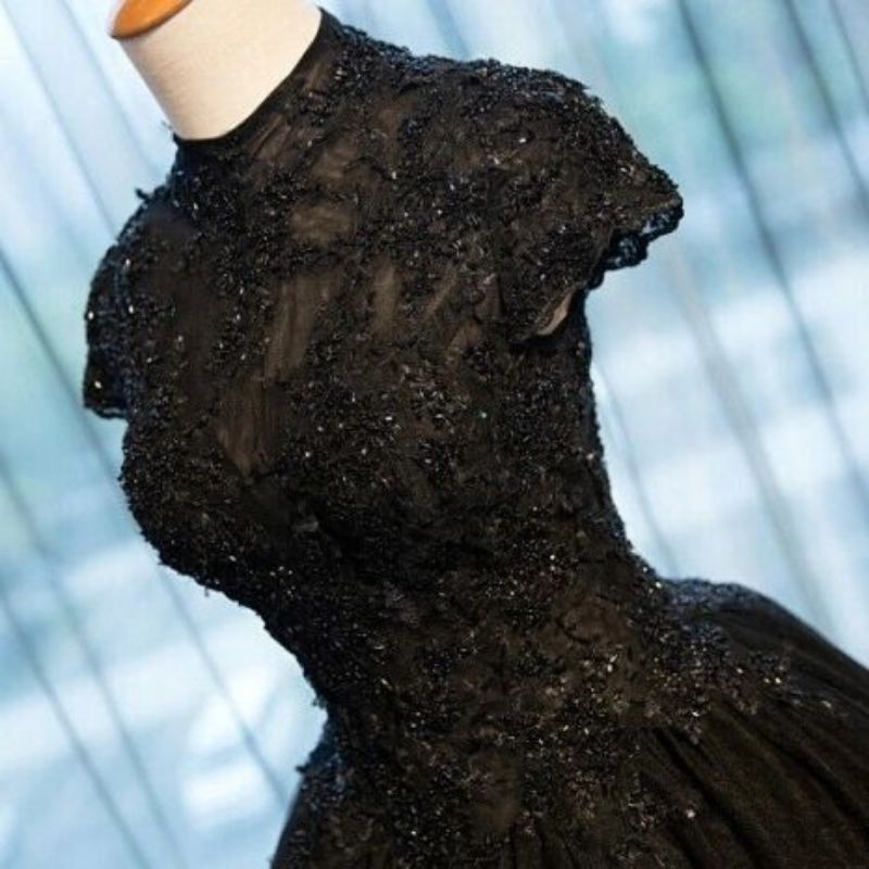 GAUN PENGANTIN HITAM
